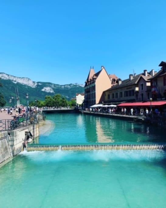 Highly Recommended Apartment Steps From The Lake Annecy Luaran gambar