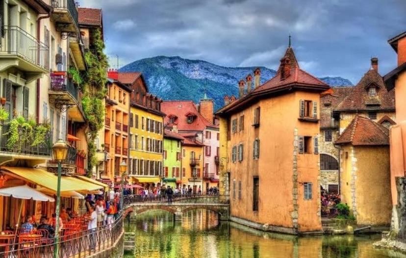 Highly Recommended Apartment Steps From The Lake Annecy Luaran gambar