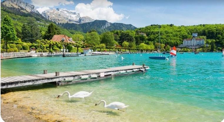 Highly Recommended Apartment Steps From The Lake Annecy Luaran gambar